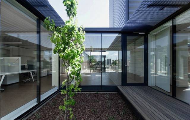 並不是因為房價太高,他才用150個貨櫃,在上海變出了這個無敵江景房