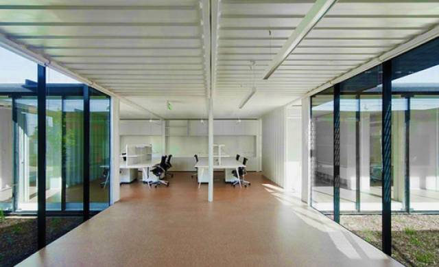 並不是因為房價太高,他才用150個貨櫃,在上海變出了這個無敵江景房