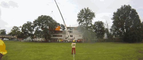 並不是因為房價太高,他才用150個貨櫃,在上海變出了這個無敵江景房