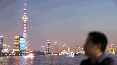 並不是因為房價太高,他才用150個貨櫃,在上海變出了這個無敵江景房