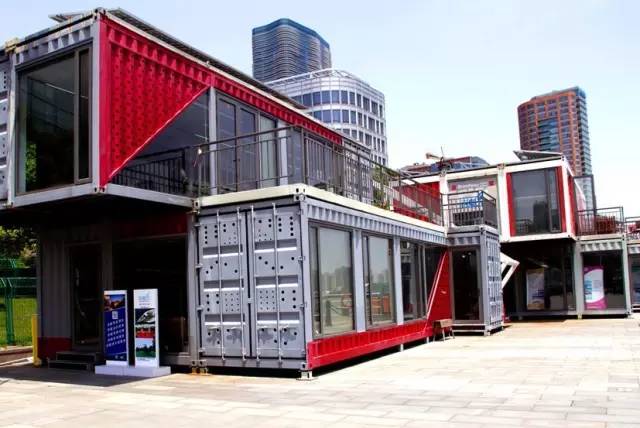 並不是因為房價太高,他才用150個貨櫃,在上海變出了這個無敵江景房