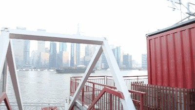 並不是因為房價太高,他才用150個貨櫃,在上海變出了這個無敵江景房