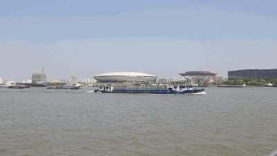 並不是因為房價太高,他才用150個貨櫃,在上海變出了這個無敵江景房