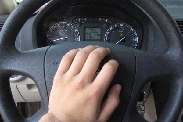 這樣開車怪癖習慣,竟有90%駕駛人士已患上『開車強迫症』~??(快看看您的強迫症到底有多嚴重。。。)肯定有一項讓您躺槍