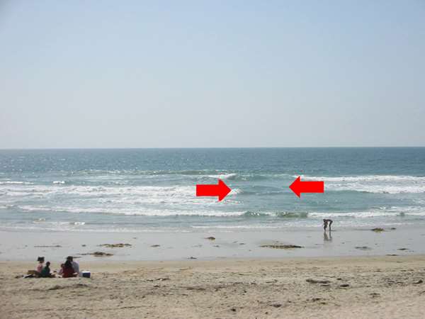每年有數百人因為「這個」淹死,當你在海邊看到這種「海浪」時,請立即上岸逃命...轉發一次救人一命!