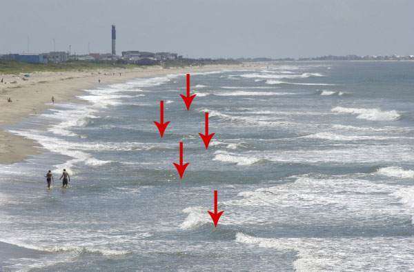 每年有數百人因為「這個」淹死,當你在海邊看到這種「海浪」時,請立即上岸逃命...轉發一次救人一命!