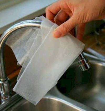 超神奇!他將這個東西放進「馬桶水箱」後,永遠都不用再刷馬桶!趕快試試看!