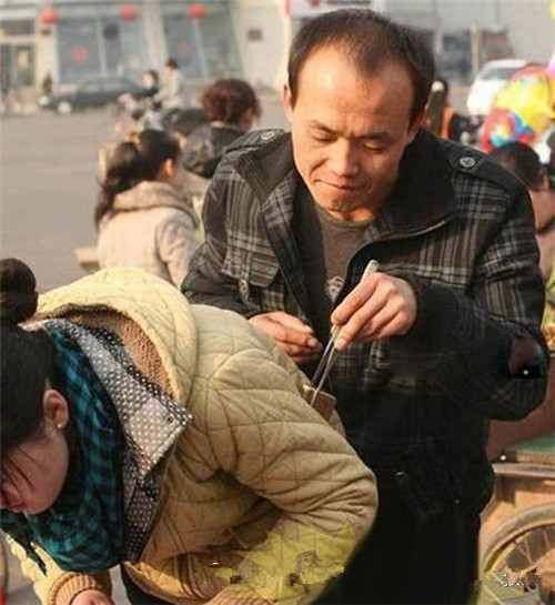 到國外旅遊要小心,看看這組冒死偷拍到的照片,請分享出去讓更多人知道!!!