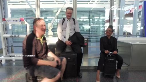 (有影片) 懶人福音!登機行李箱一秒變電動車 能收納還能「騎」