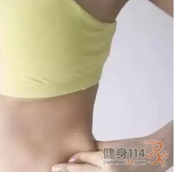女人背厚1公分,人顯老3歲