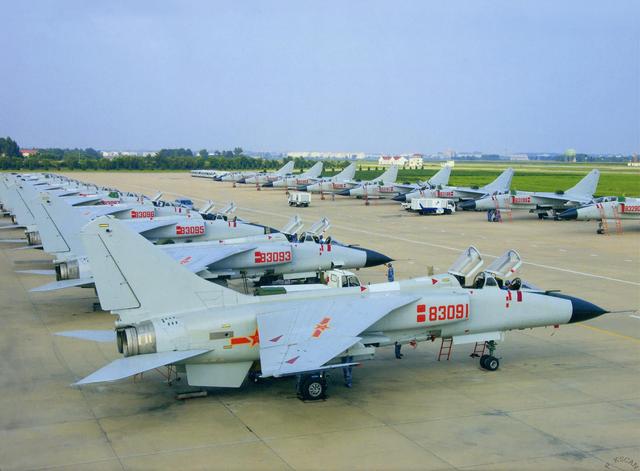 中國空軍戰鬥力到底有多強大? 少將稱三千架戰機枕戈待旦