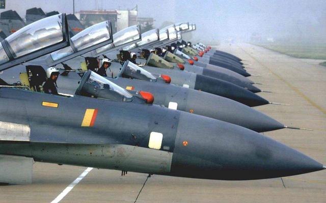 中國空軍戰鬥力到底有多強大? 少將稱三千架戰機枕戈待旦