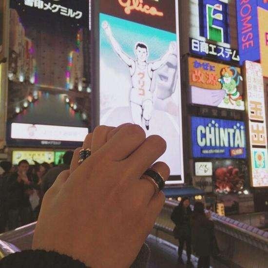 牽手一天叫激情,牽手一年叫戀情,那牽手多久才叫愛情呢?