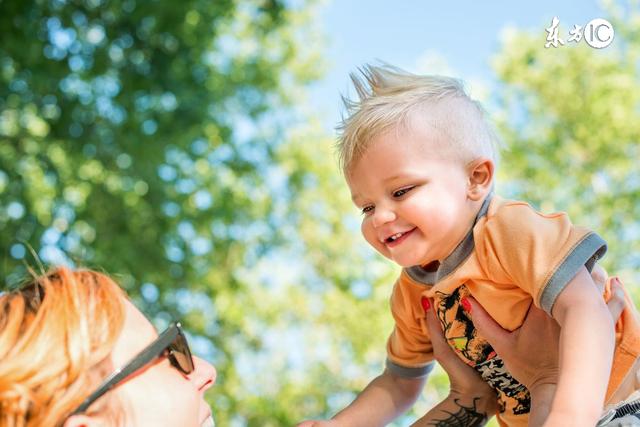 誇孩子是個技術活,稍不留意就走偏,你知道如何實質性的誇孩子嗎
