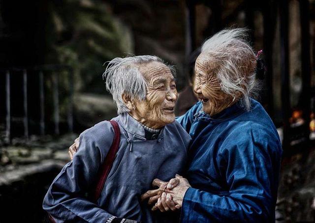 女兒,你知道嗎,媽媽沒有媽媽了