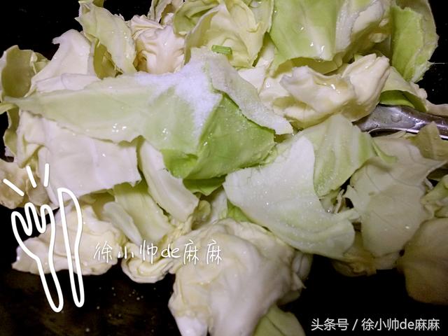 女人要多吃這個菜,這樣簡單炒好吃,常吃減少雀斑、緩解老年斑!