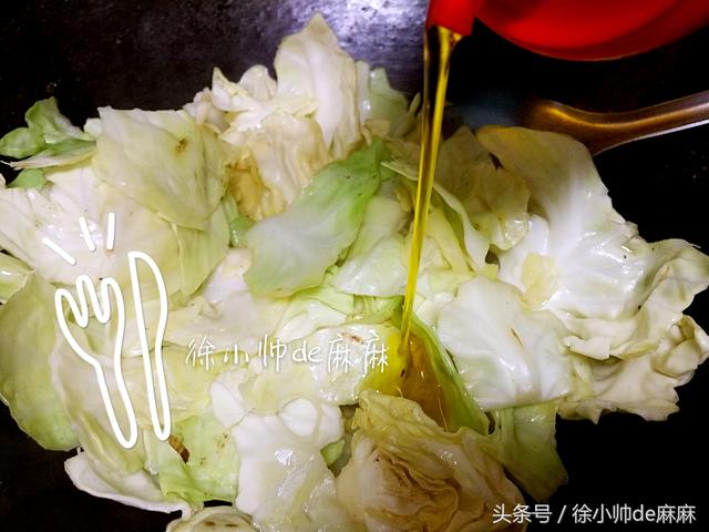 女人要多吃這個菜,這樣簡單炒好吃,常吃減少雀斑、緩解老年斑!