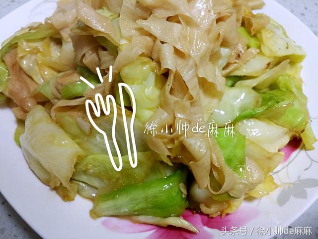 女人要多吃這個菜,這樣簡單炒好吃,常吃減少雀斑、緩解老年斑!