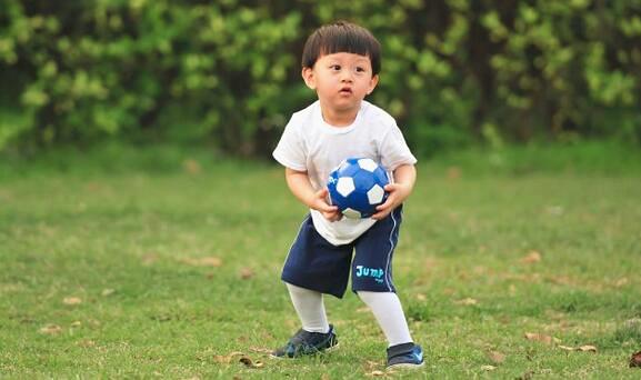 春天是兒童“長個黃金期”,學會這3招,讓孩子多長10cm