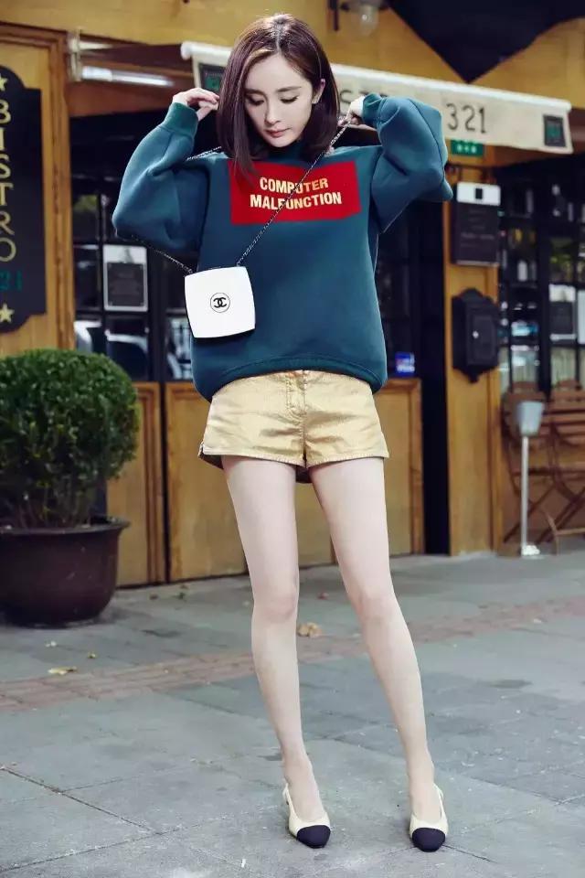 2017開春單品怎麼挑? 記住一個“大”字即可,美成一道街景!