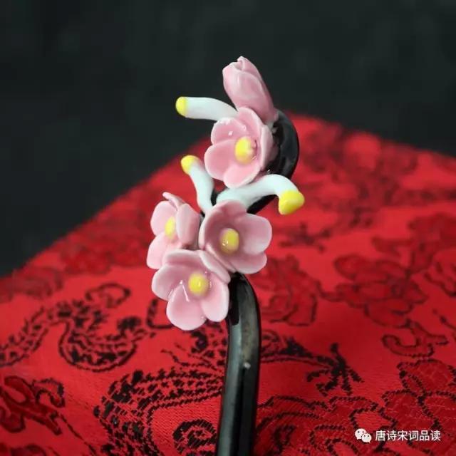 古詩詞裡的桃花:人面何處去,桃花笑春風