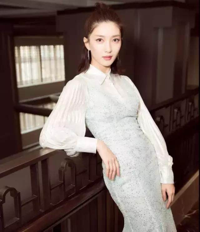 春天就穿襯衫+裙子,時髦又有女人味!