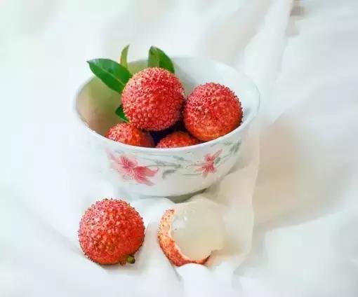 欣賞一個人：始於顏值，敬於才華，終於人品
