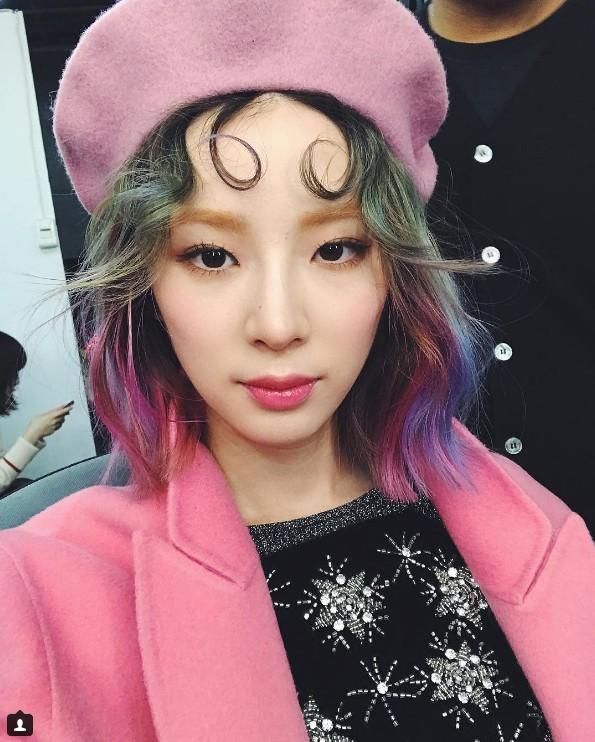 美髮界掀起一股爭相追捧的流行新髮型! 微捲中長發!