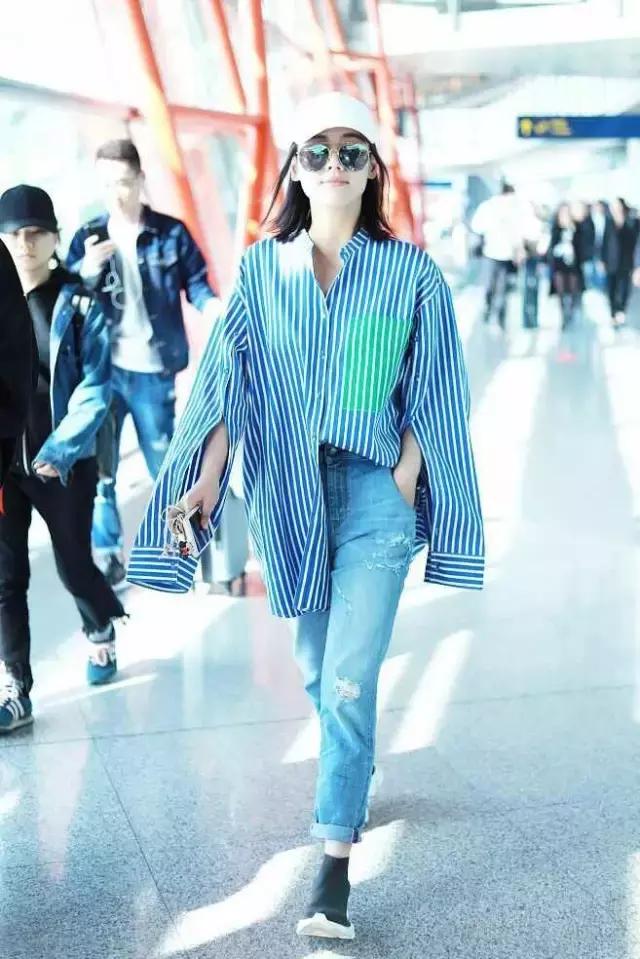楊冪因一件條紋衫懟鄧超:撞衫不可怕,誰醜誰尷尬!