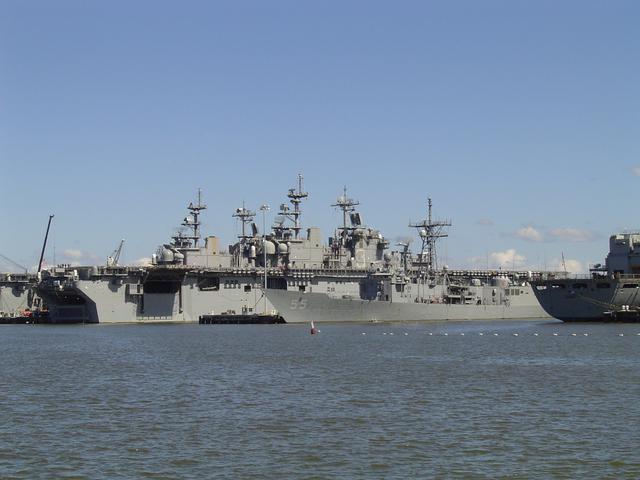 全球最大海軍基地：這裡是航母成堆的戰艦大街
