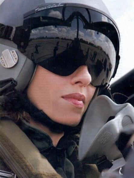 誰最漂亮：世界各國空軍美女飛行員大比拼