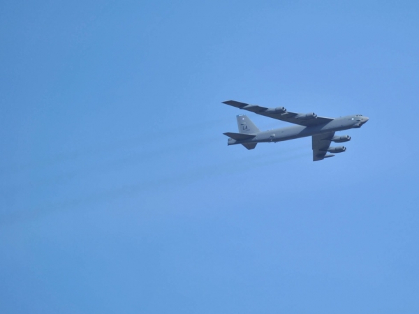 美軍B-52轟炸機闖南海華陽礁2海里範圍內 中方抗議