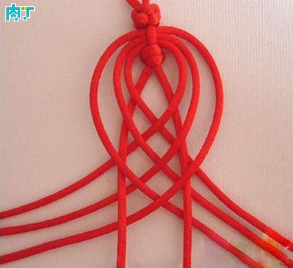 簡潔實用的紅繩手鍊的手工編織方法DIY圖解