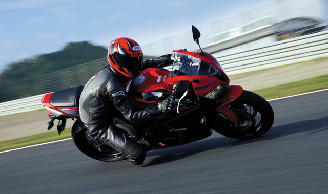 摩托車的觀念 騎乘的技術 油門的控制 與 彎道控制