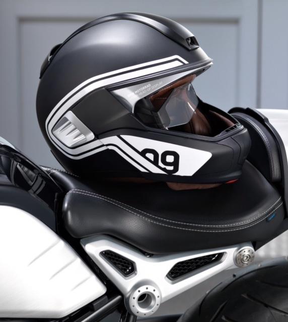2016 BMW 摩托車最新「黑」科技讓你像戰鬥機飛行員一樣駕駛摩托車