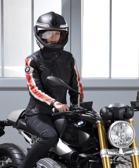 2016 BMW 摩托車最新「黑」科技讓你像戰鬥機飛行員一樣駕駛摩托車