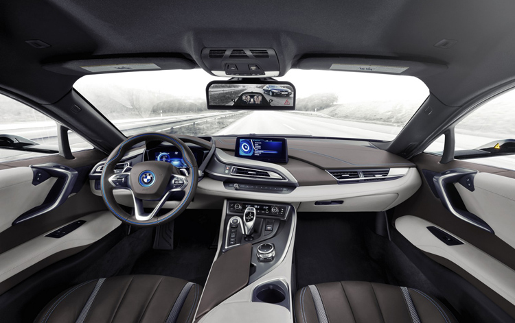 通通交給螢幕就對了!寶馬《BMW i Vision Future Interaction》&《i8 Mirrorless