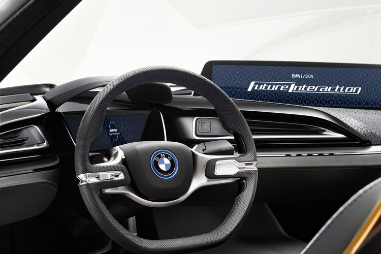 通通交給螢幕就對了!寶馬《BMW i Vision Future Interaction》&《i8 Mirrorless