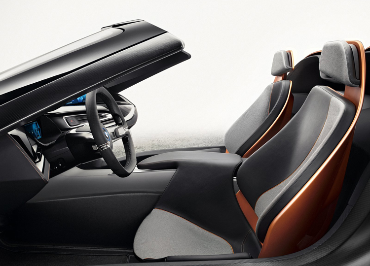 通通交給螢幕就對了!寶馬《BMW i Vision Future Interaction》&《i8 Mirrorless