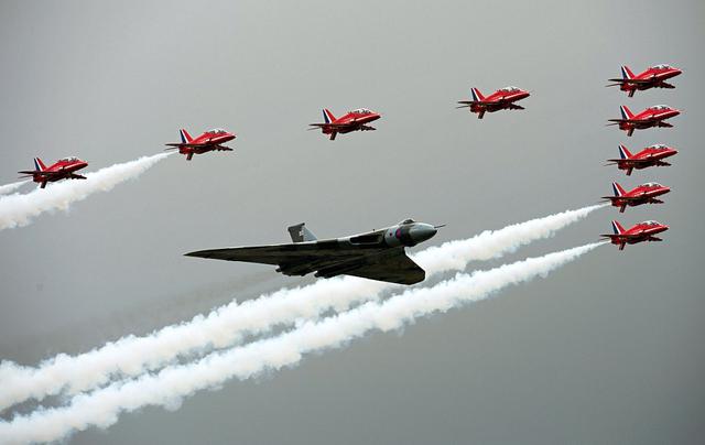 全球戰略轟炸機中的奇葩：英國「火神」大型三角翼設計嘆為觀止