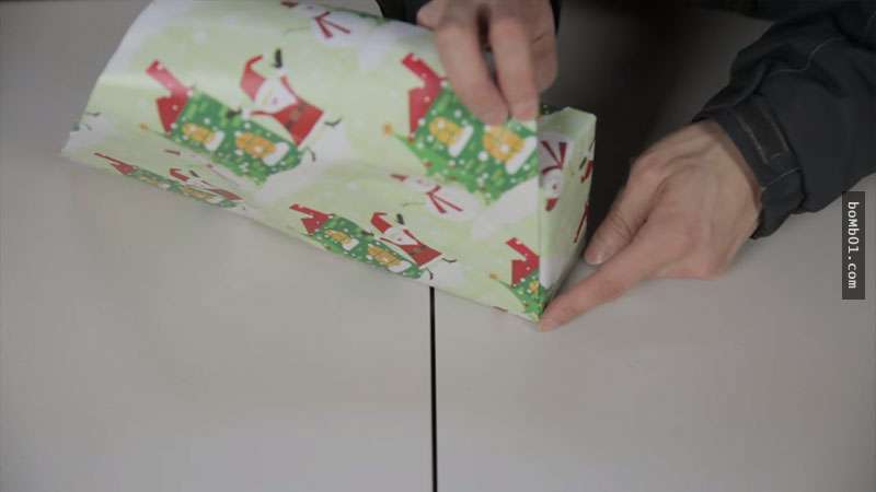 日本店員10秒包裝好禮物的訣竅原來這麼簡單，手殘的人也能變身包禮物達人！分享出去，讓大家一定要學起來！