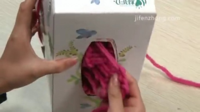 如何用紙盒織出圍巾.
