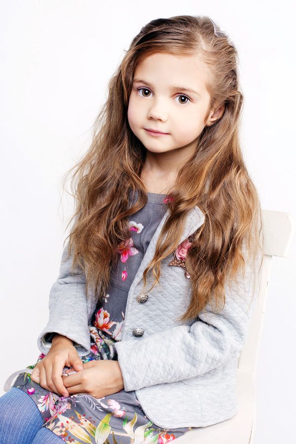 俄羅斯有些小蘿莉從很小就開啟模特兒職業生涯，包含被評全球最美的女孩兒Kristina!完整9位收錄!