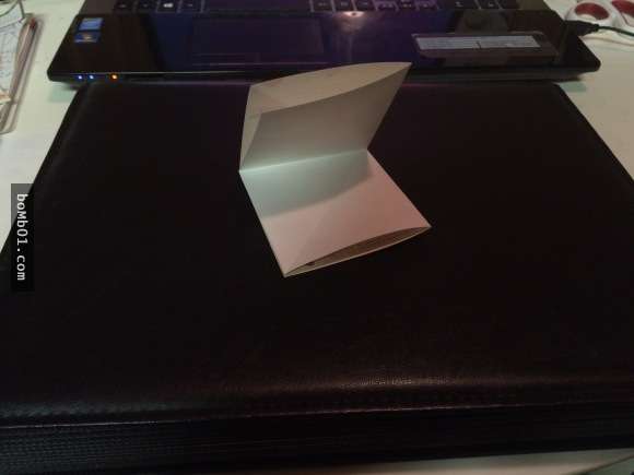 手殘如我每次嘗試摺紙都失敗收場，但這個爆可愛的「1分鐘摺紙書籤」卻簡單到一做就做了好幾個！
