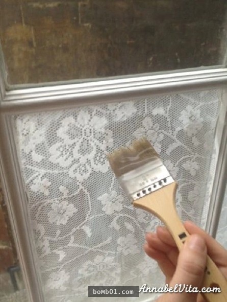 老婆把「太白粉」塗在窗戶上，鄰居都以為她瘋了...最後出現的效果讓左鄰右舍都開始模仿...