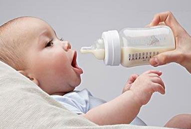 選擇奶瓶很重要，媽​​媽們千萬要注意！