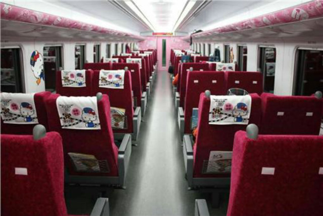 太魯閣Hello Kitty彩繪列車首航才一天，結束後當清潔人員一進去清理時就看到了令人超失望的景象。