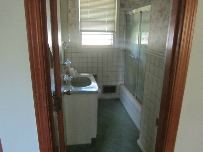 This is how the bathroom originally looked.