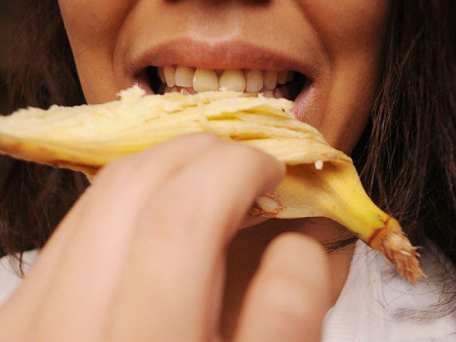 12種讓你發現一直丟掉香蕉皮其實已經虧超大的「香蕉皮生活神奇妙用」。