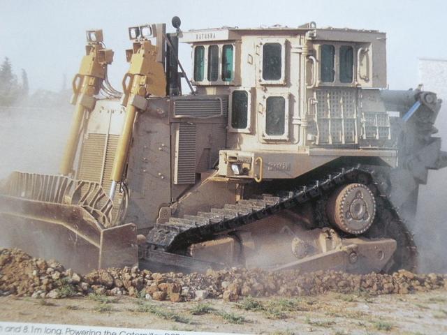 工兵部隊的裝甲推土機：這種車輛的用途非常廣泛